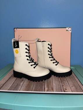 Art Class Girls' Khari Lace-Up Combat Boots with Side Zipper - Cream/White